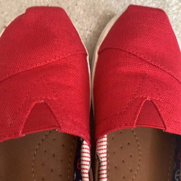 Tom’s girls red shoes size 3 worn once - Picture 11 of 11
